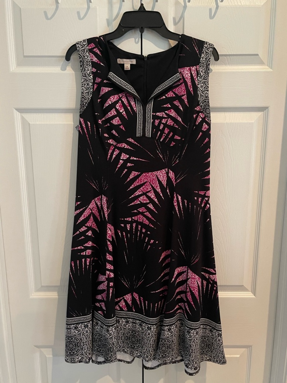 CB Established Pink & Black Palm Leaf Sleeveless Split-Neck Dress - Size 14